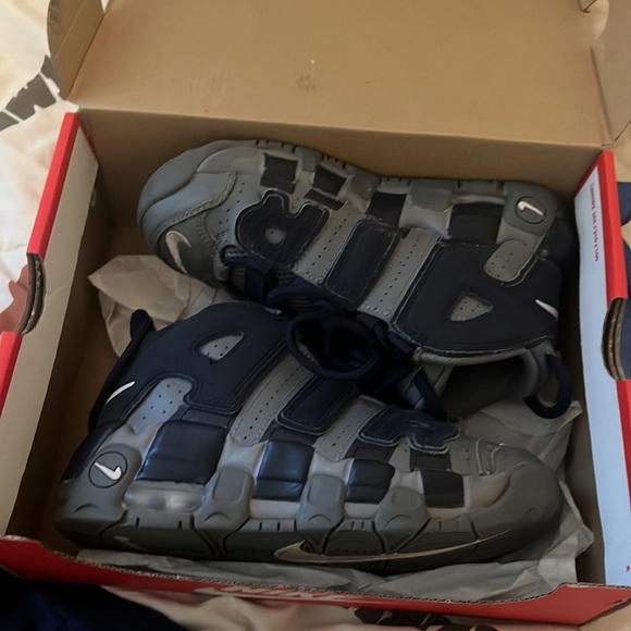 Nike air (gray and blue) size 2y - Picture 3 of 4